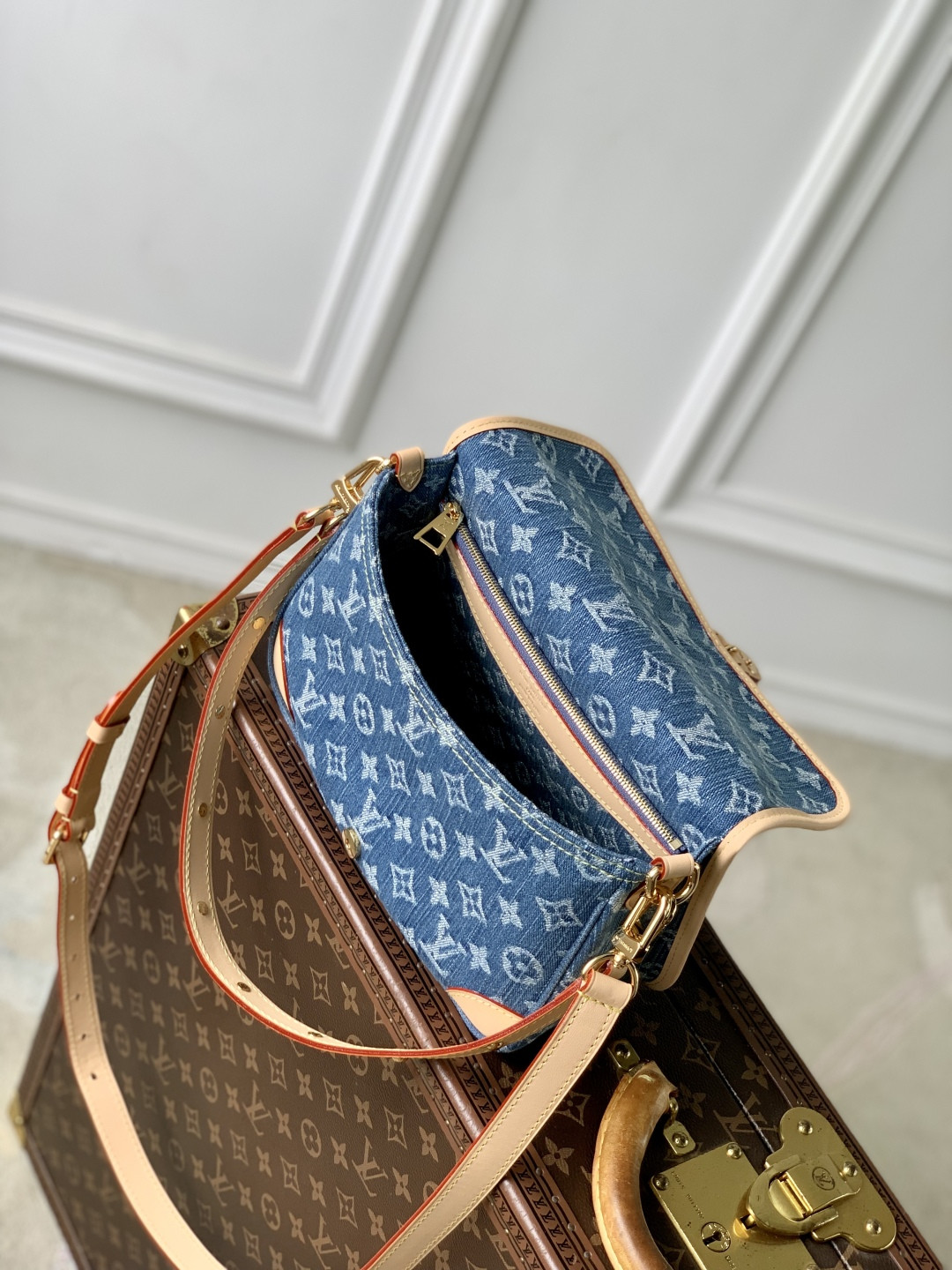 LV Diane M13070 24x15x9cm