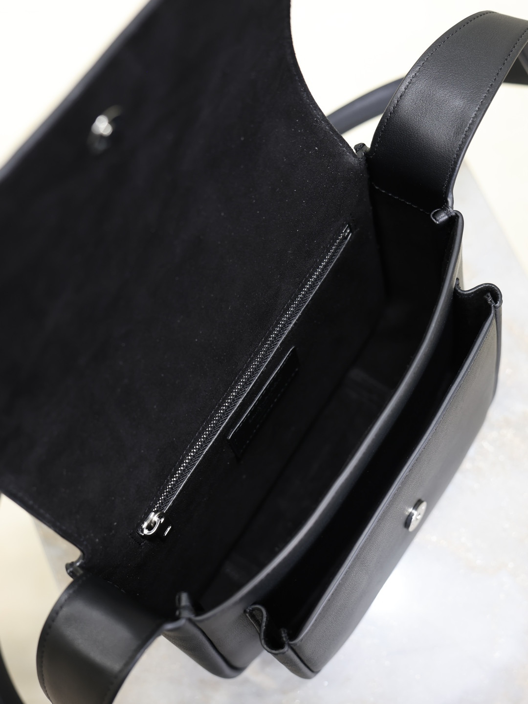 y*l Sa**t Lau*nt niki small satchel in smooth leather 21x16x5cm