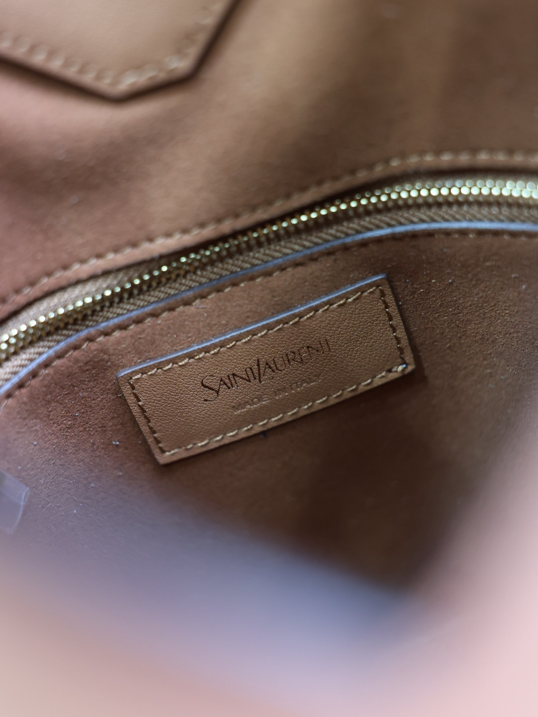 Y*L y top-handle bucket in leather 25x22-34x3-15cm