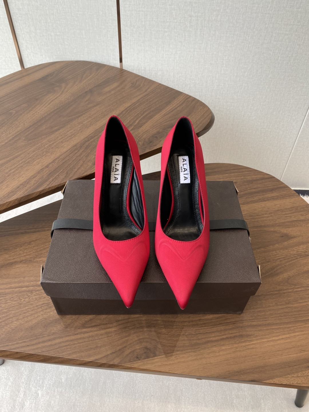 UA Alaia Pointy-Toe Pumps 9cm Heel(Customized Size 7-10 days production time)