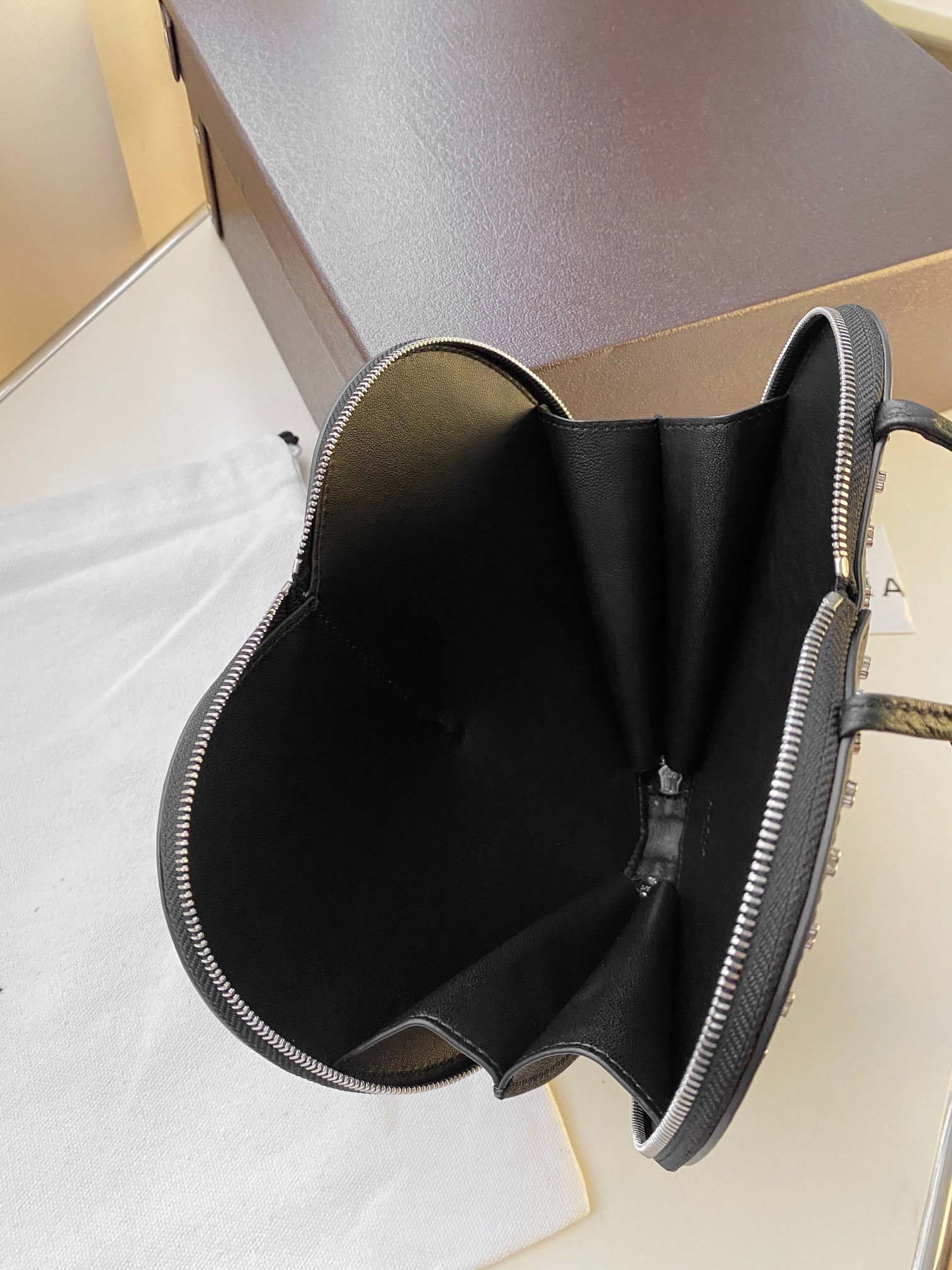 ALAÏA Le Coeur Heart Bag 18.5x20.5x5cm