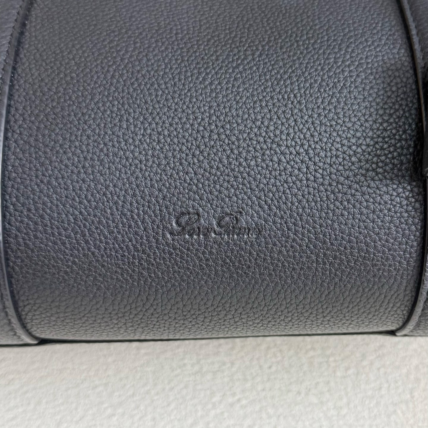 L**o p*ana loom l32 calfskin 33x23x18cm