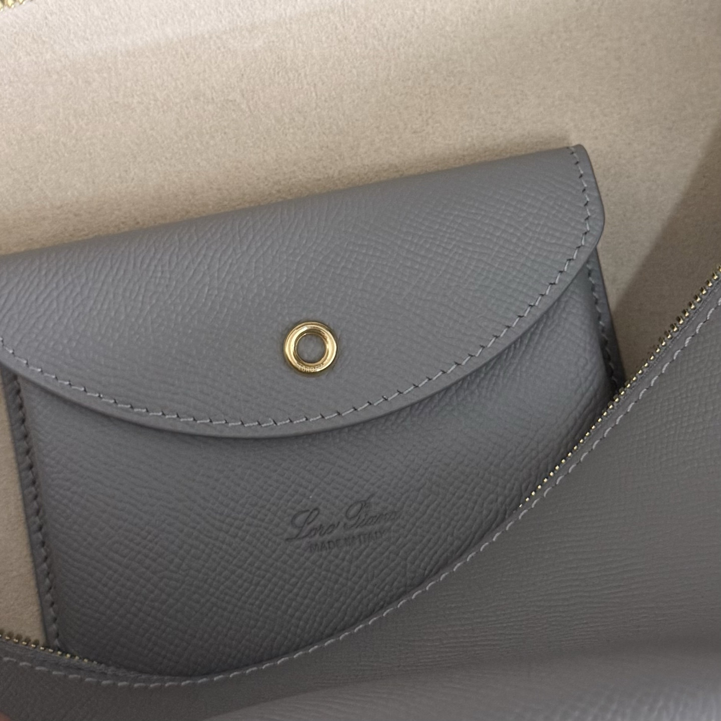 L**o p*ana extra pocket l27 calfskin 16x27x10cm