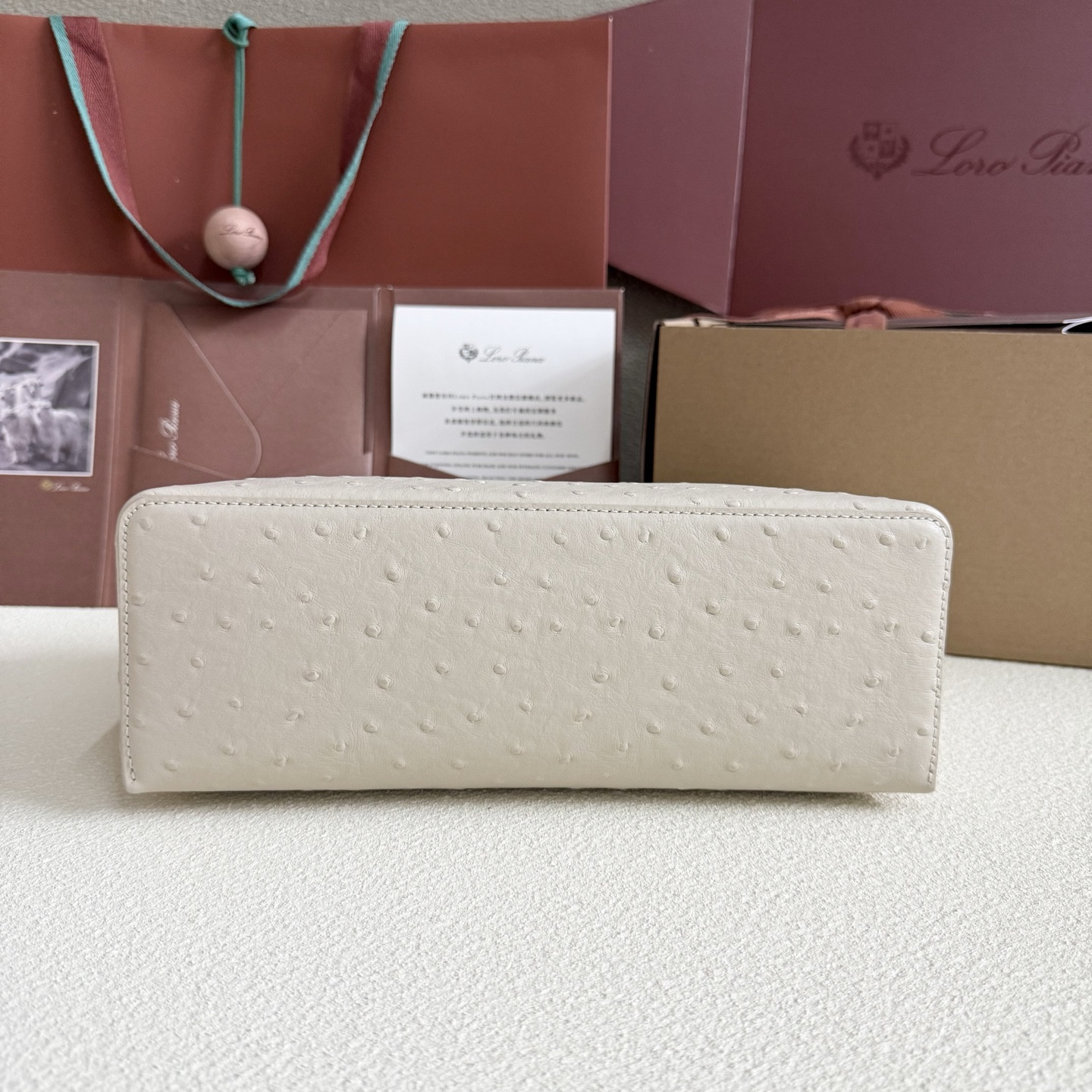 L**o p*ana extra pocket l27 ostrich-grained leather 16x27x10cm