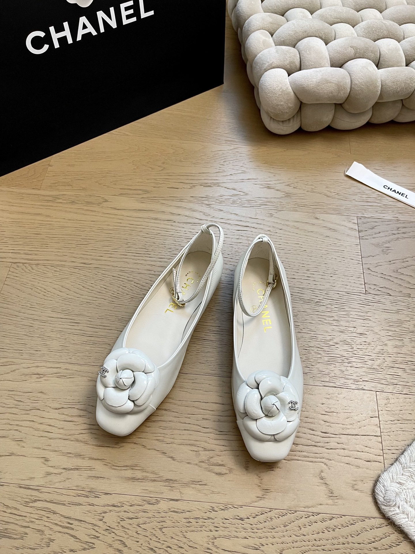 ua Ch*el ballet flats