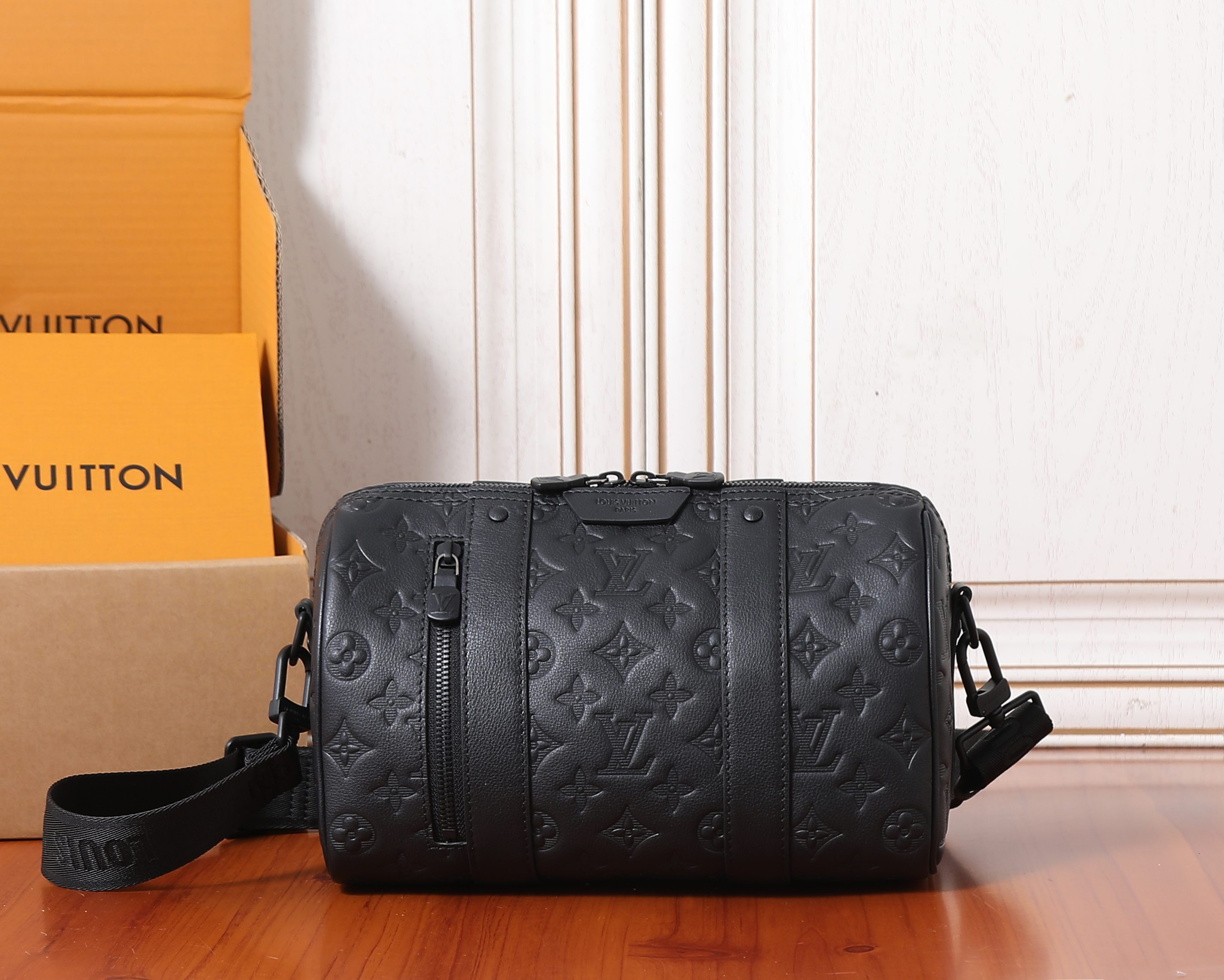 LV City Keepall M26750 27.5x16.5x15cm