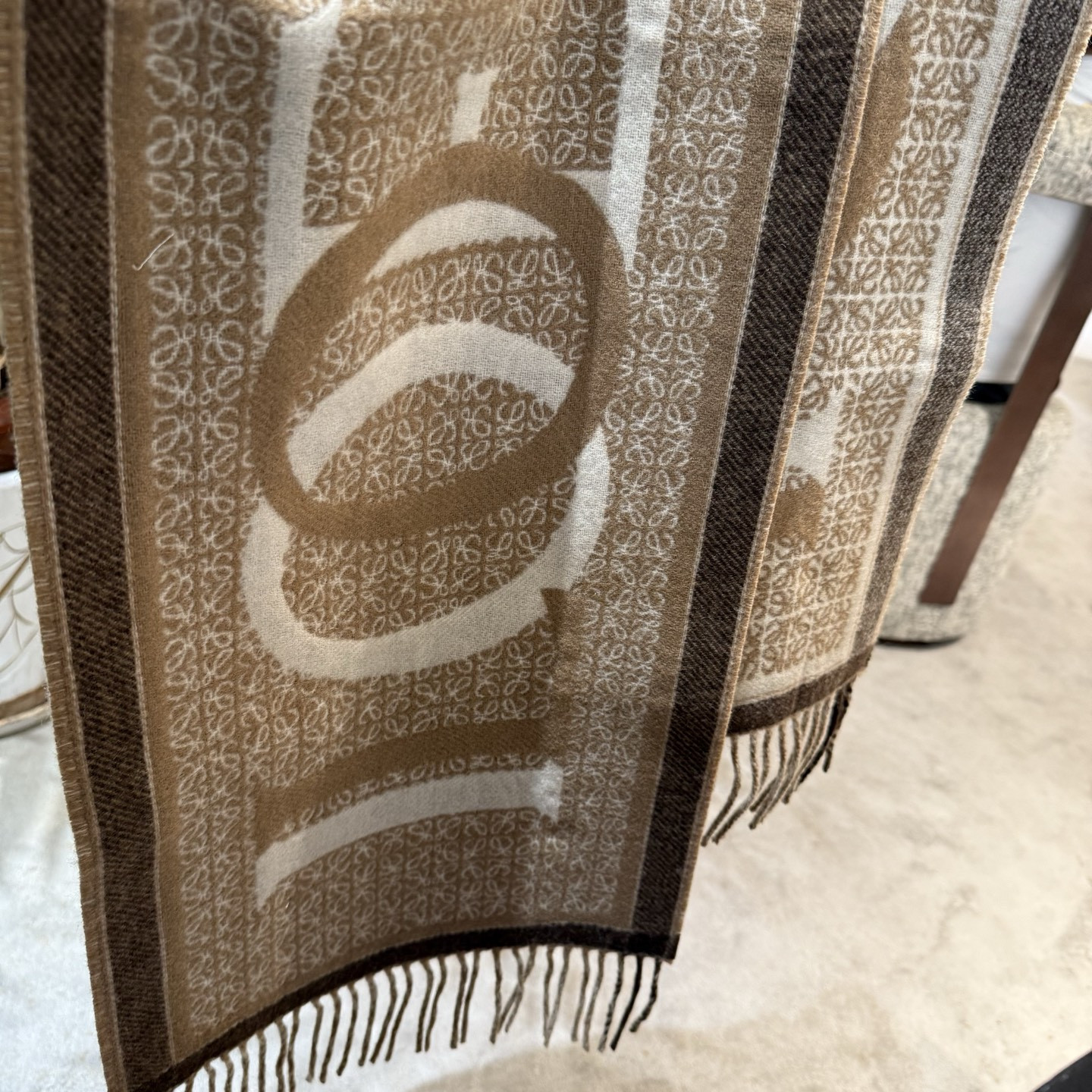 L0ew* scarf 30x180cm 90% wool 10% cashmere