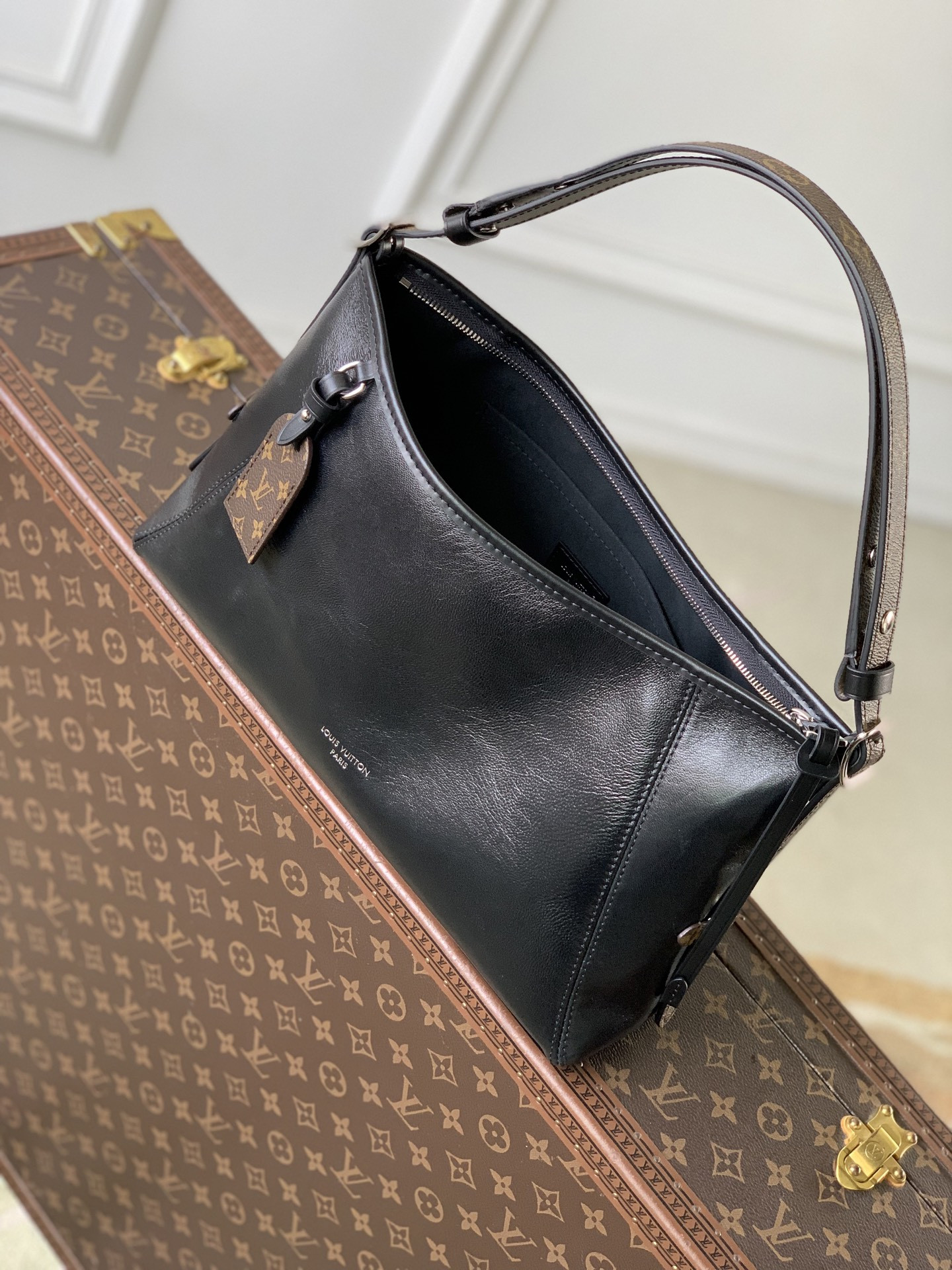 LV CARRYALL EAST WEST Handbags M28160 19x10x36cm