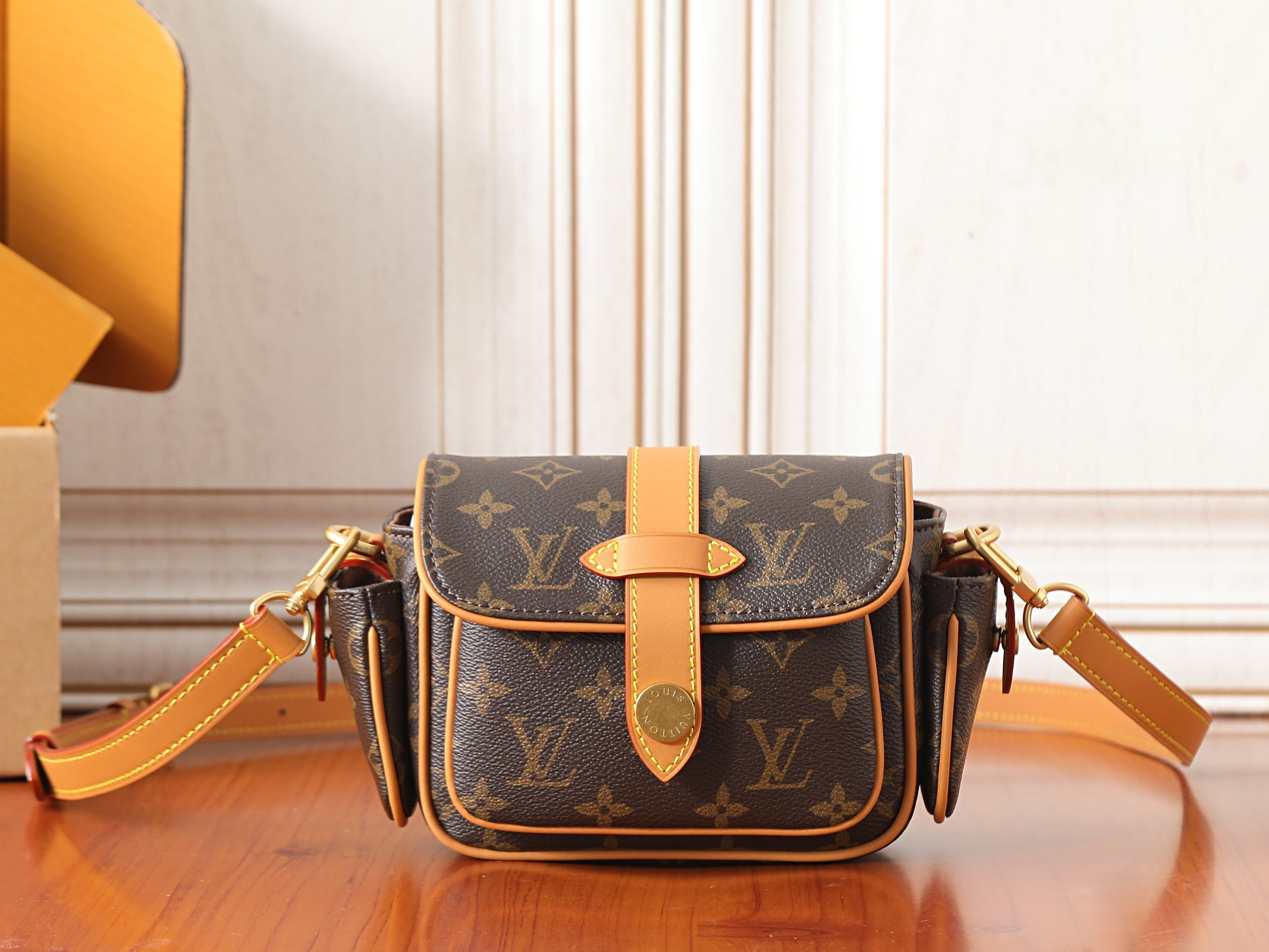 LV Cargo Wearable Wallet M14742 23x14x10cm