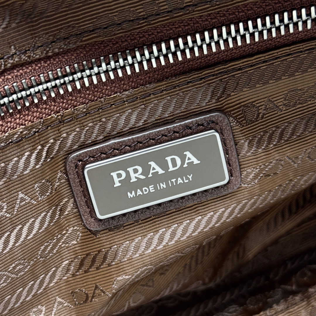 Pra*a route medium leather top handle bag 12x29x12cm