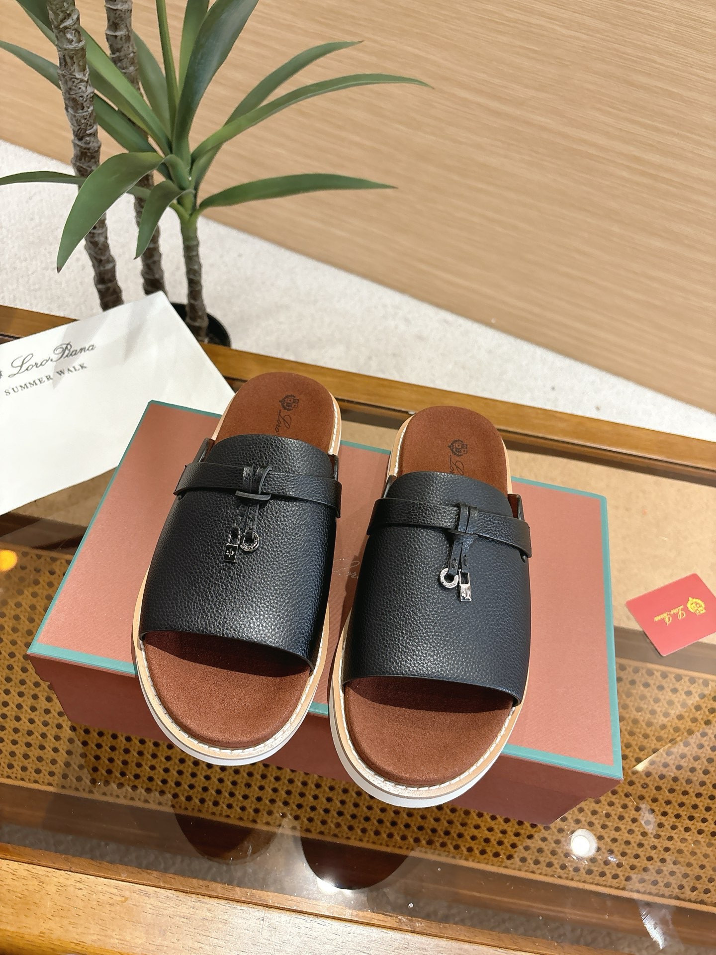 ua L**o p*ana summer walk sandals