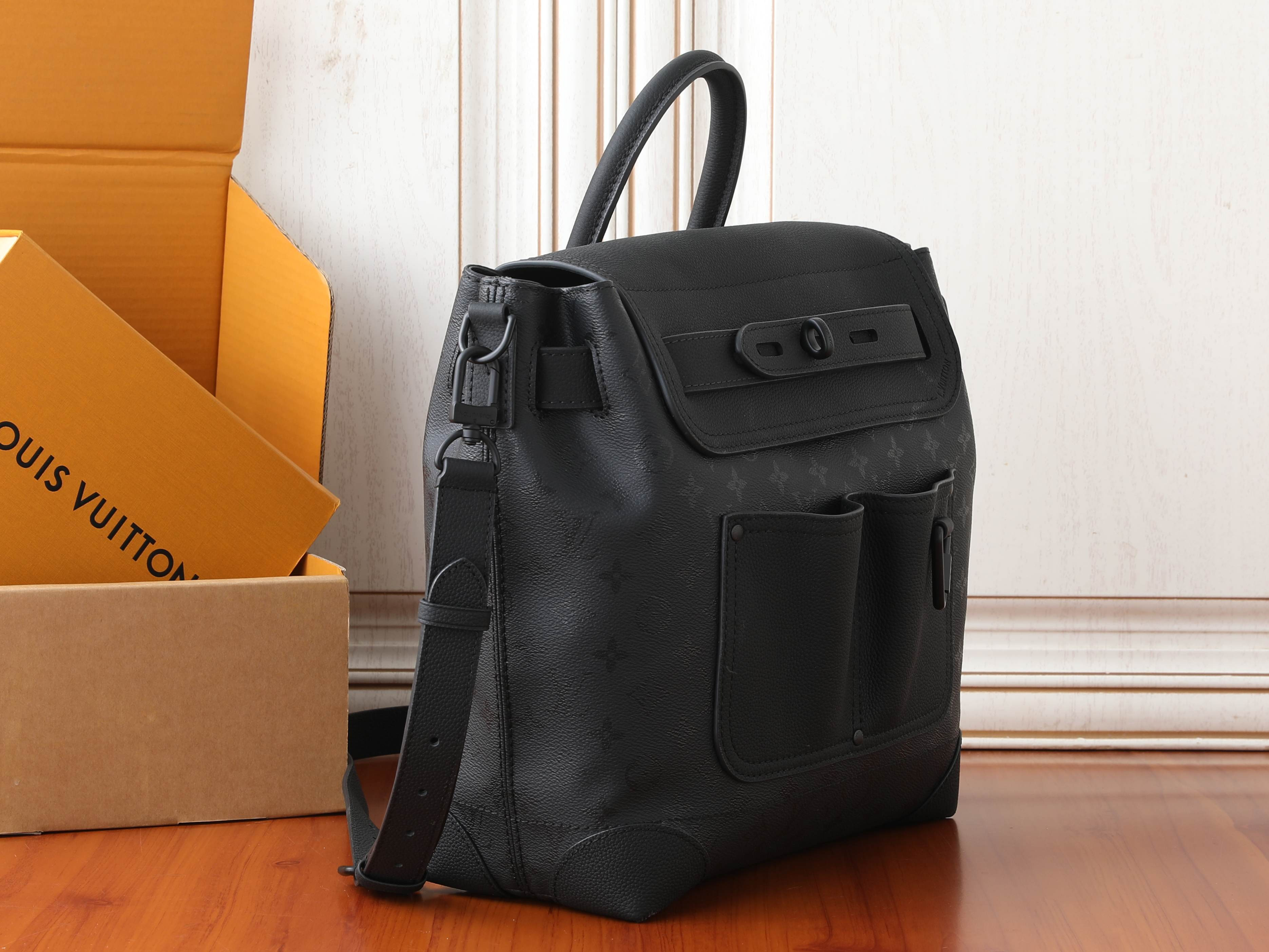 LV Steamer 30 Backpack M2A253 32 x 33 x 14 cm