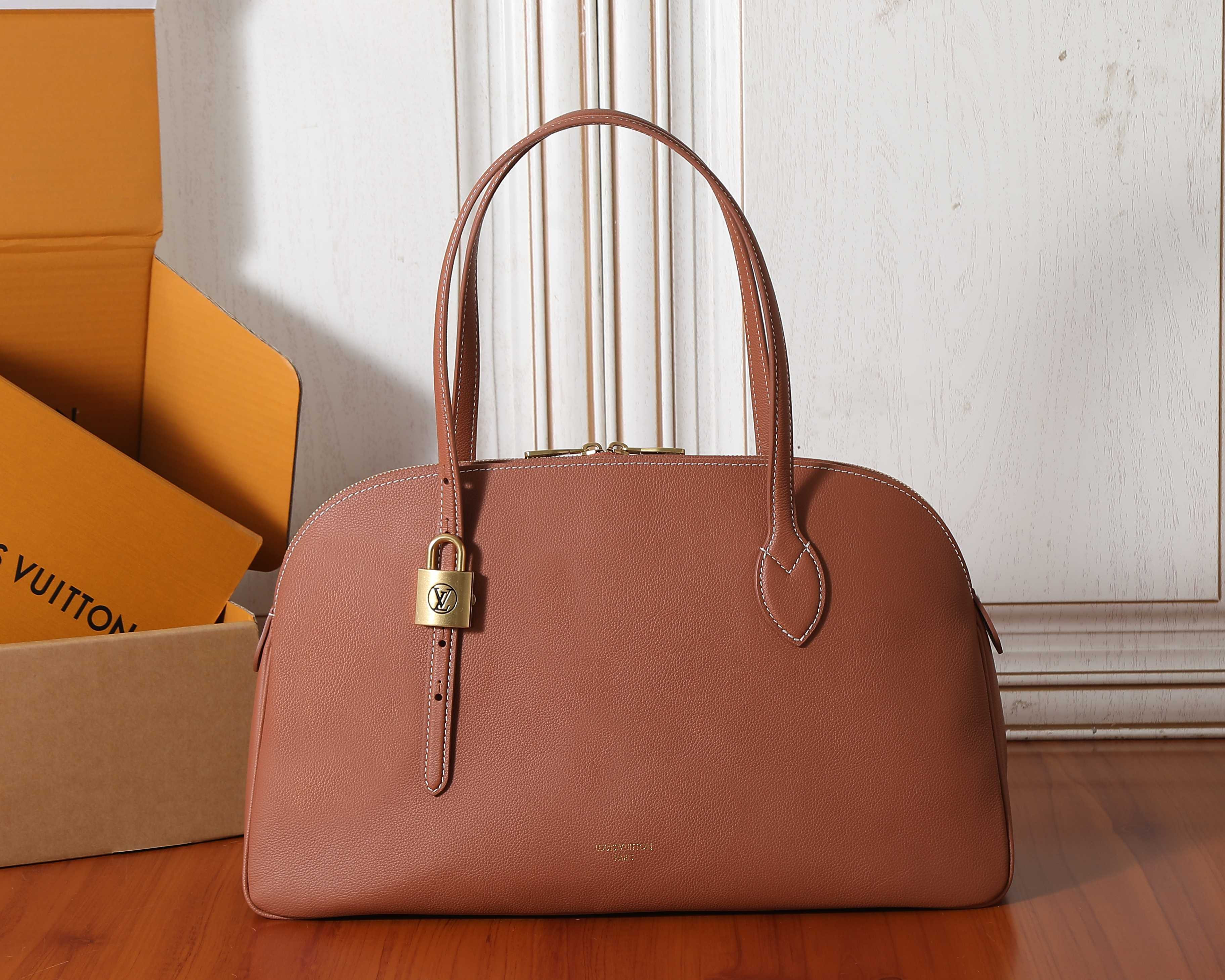 LV Low Key Duffle Tote M26688 43.5 x 26.5 x 14.5 cm